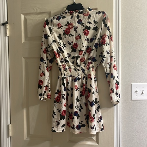 Woman's dress - Picture 3 of 4